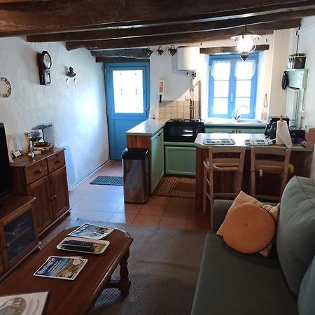 La Maison De Poupee Berrien Zewnętrze zdjęcie