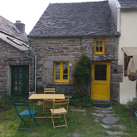 La Maison De Poupee Berrien Zewnętrze zdjęcie
